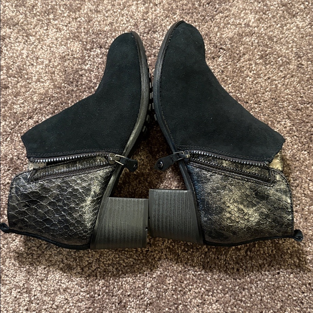 Sporto Women's Black Ankle Booties with Metallic Snake Croco Accent